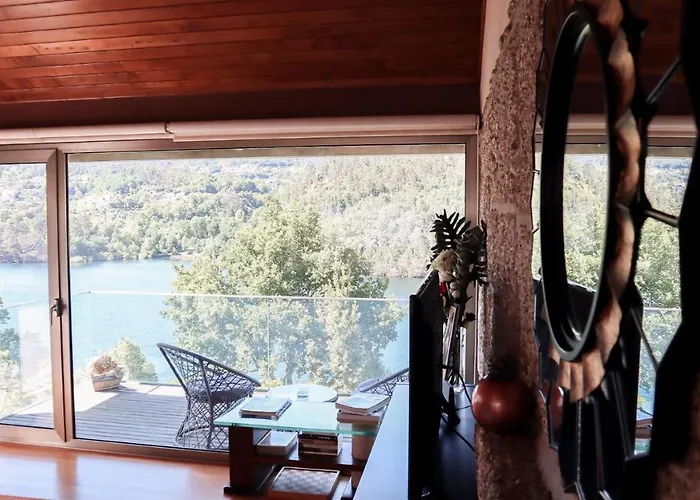 Eira House - Quinta De Fundevila 펜션 *